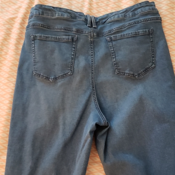 Jeans - Picture 3 of 3